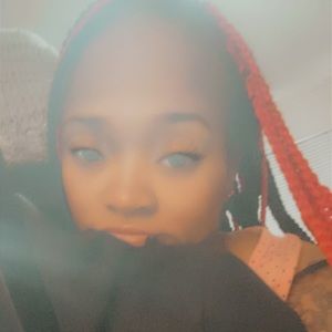 Meet your Posher, Roxanne